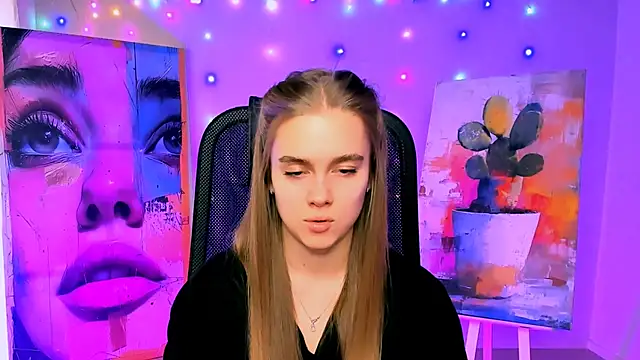 Snapshot of JuneWoods chatting on February 10, 7:23 am JuneWoods online show from February 10, 7:23 am