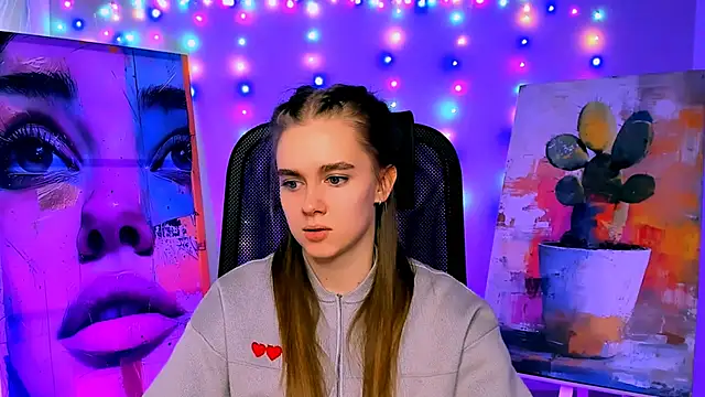 Snapshot of JuneWoods chatting on February 12, 7:25 am JuneWoods online show from February 12, 7:25 am