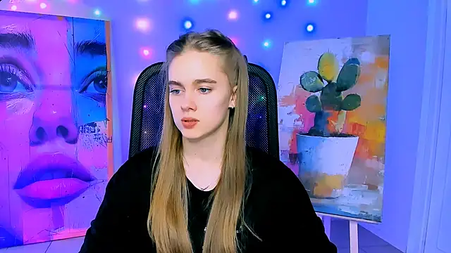 Snapshot of JuneWoods chatting on February 18, 7:15 am JuneWoods online show from February 18, 7:15 am