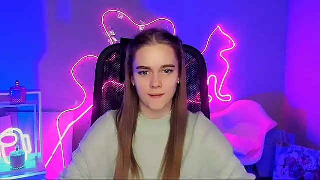 Snapshot of JuneWoods chatting on February 20, 3:34 pm JuneWoods online show from February 20, 3:34 pm