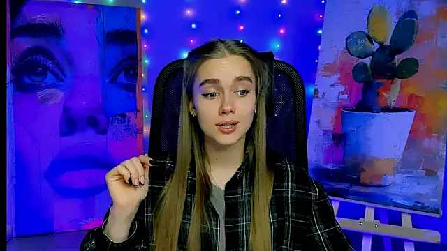 Snapshot of JuneWoods chatting on March 2, 1:40 pm JuneWoods online show from March 2, 1:40 pm