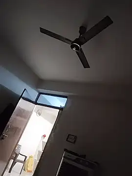 Snapshot of desiyouth94 chatting on December 16, 6:13 pm desiyouth94 online show from December 16, 6:13 pm