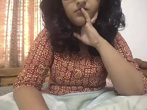 Snapshot of reena_12 chatting on November 3, 10:05 am reena 12 online show from November 3, 10:05 am