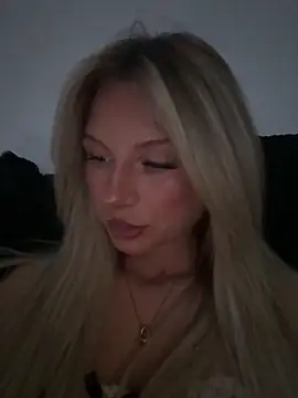 blondeeee online show from May 6, 4:12 pm