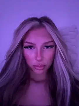 blondeeee online show from May 18, 3:29 pm
