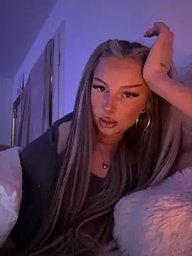 blondeeee online show from May 21, 4:14 pm