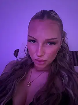 blondeeee online show from July 3, 4:24 pm