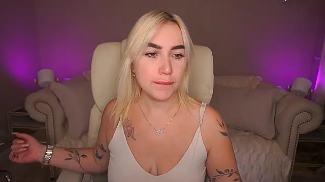 Snapshot of MariellaVi chatting on September 25, 12:31 pm MariellaVi online show from September 25, 12:31 pm