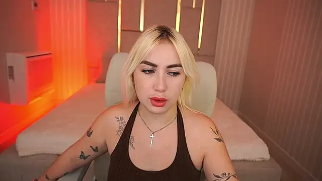 Snapshot of MariellaVi chatting on October 6, 12:35 pm MariellaVi online show from October 6, 12:35 pm