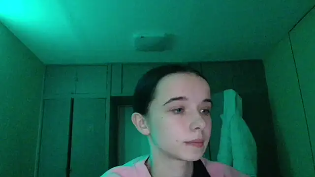 Emilia Light online show from December 4, 7:50 am