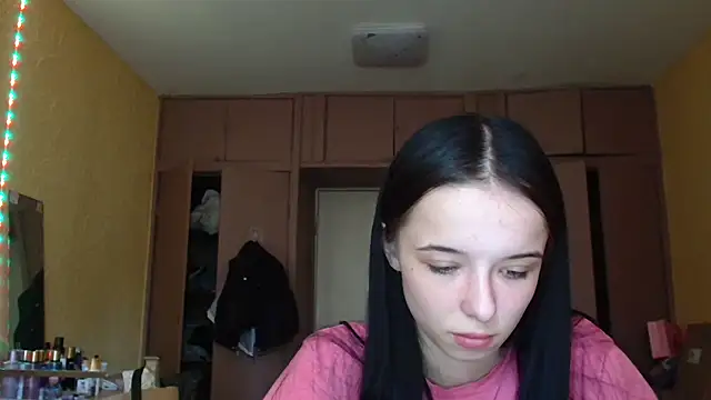 Emilia Light online show from June 4, 7:58 am