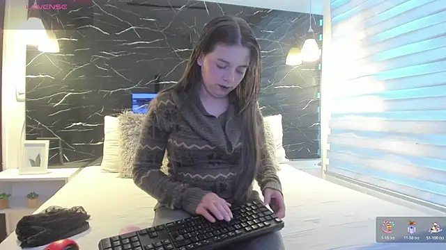 ZOE LE online show from February 4, 11:49 am