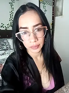 Snapshot of YaraDuartee chatting on February 14, 1:46 am YaraDuartee online show from February 14, 1:46 am