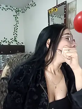 Snapshot of YaraDuartee chatting on February 17, 12:40 am YaraDuartee online show from February 17, 12:40 am