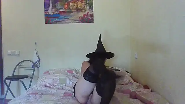 QueenMomyS online show from October 31, 11:44 am