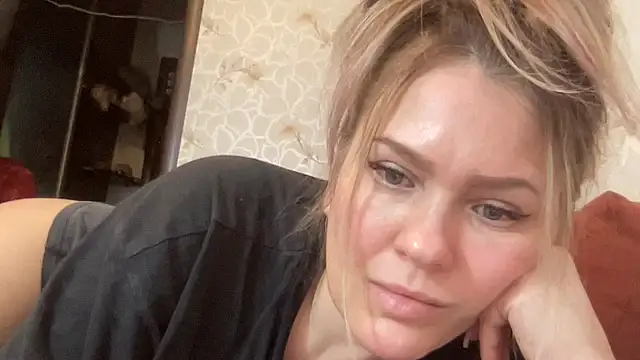 Snapshot of Milysoren chatting on February 28, 2:18 pm Milysoren online show from February 28, 2:18 pm