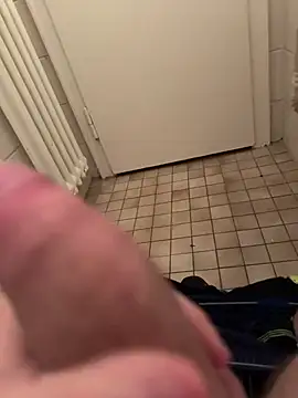 Snapshot of Penisbrutaldick chatting on December 6, 9:13 pm Penisbrutaldick online show from December 6, 9:13 pm