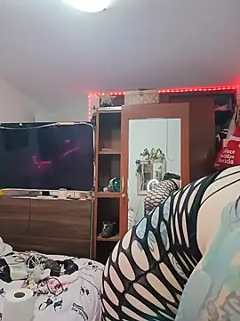 pinklajokr online show from March 23, 4:00 pm