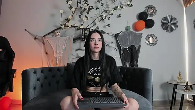 sashathompson2590 online show from October 13, 12:05 pm