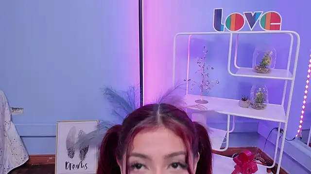 KathiaSaenz  online show from December 5, 4:21 am