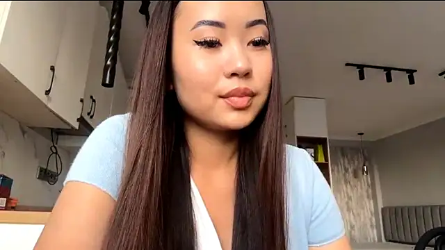 Snapshot of Ur_neighbor_Kira chatting on October 13, 11:10 am Ur neighbor Kira online show from October 13, 11:10 am