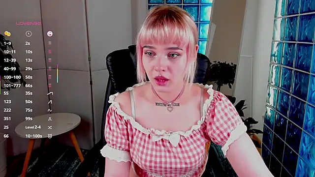 Snapshot of MayWins chatting on October 5, 7:17 am MayWins online show from October 5, 7:17 am