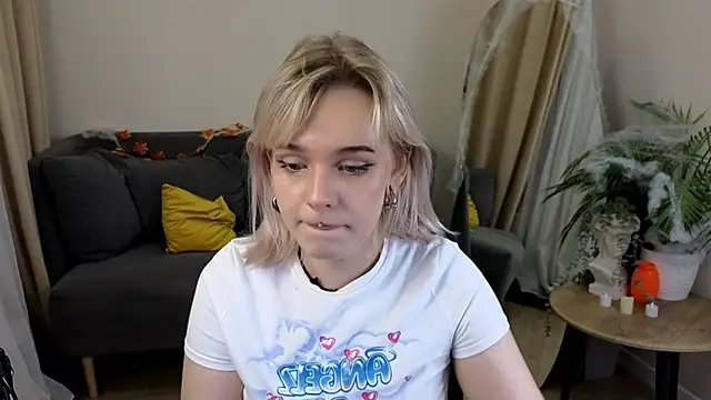 Snapshot of MayWins chatting on October 29, 9:27 pm MayWins online show from October 29, 9:27 pm