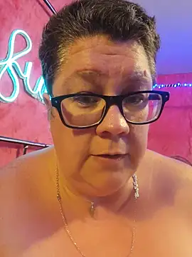 Snapshot of violentviolet68 chatting on June 11, 12:32 am violentviolet68 online show from June 11, 12:32 am