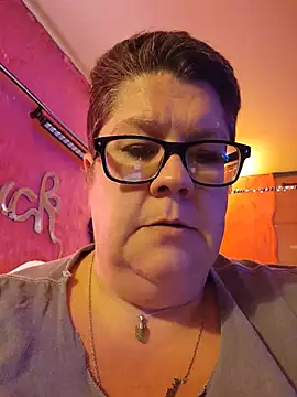 Snapshot of violentviolet68 chatting on June 21, 3:31 am violentviolet68 online show from June 21, 3:31 am