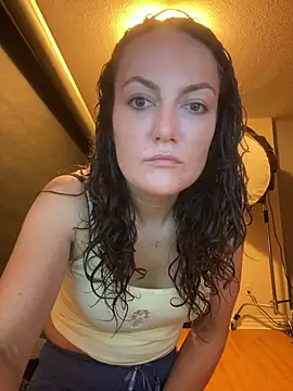 Snapshot of sexybriiiixoxo chatting on May 12, 1:47 am sexybriiiixoxo online show from May 12, 1:47 am