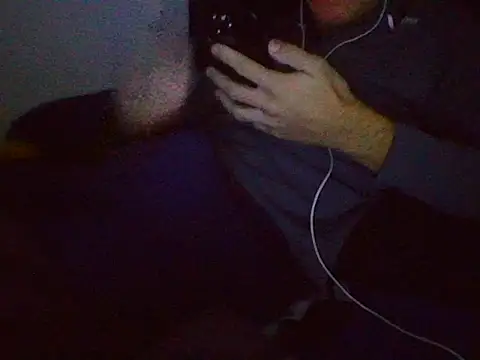 Snapshot of AlbertoRuiz086 chatting on October 10, 7:29 am AlbertoRuiz086 online show from October 10, 7:29 am