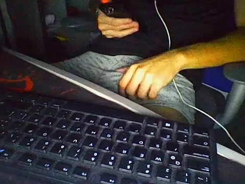 Snapshot of AlbertoRuiz086 chatting on October 14, 6:36 am AlbertoRuiz086 online show from October 14, 6:36 am