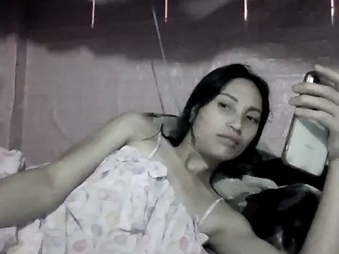 Snapshot of July_sexy69 chatting on May 23, 1:22 am July sexy69 online show from May 23, 1:22 am