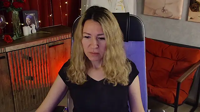 DonnaSmitth online show from May 12, 6:49 pm