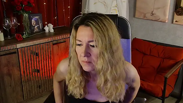 DonnaSmitth online show from May 13, 6:27 pm