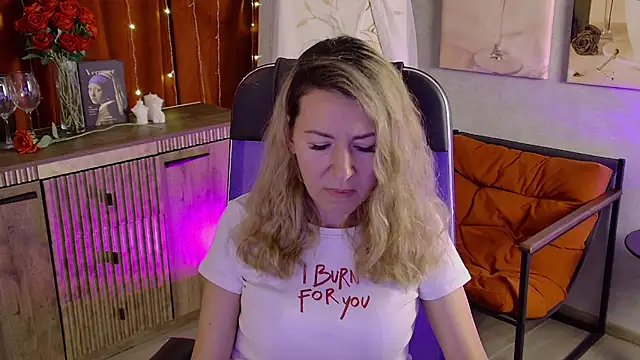 DonnaSmitth online show from May 25, 6:47 pm
