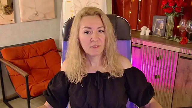 Snapshot of DonnaSmitth chatting on June 1, 7:04 pm DonnaSmitth online show from June 1, 7:04 pm