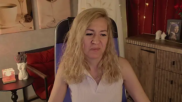 Snapshot of DonnaSmitth chatting on June 8, 7:58 pm DonnaSmitth online show from June 8, 7:58 pm