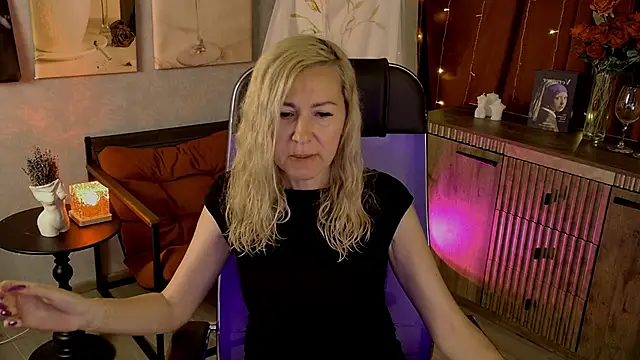 Snapshot of DonnaSmitth chatting on June 22, 7:11 pm DonnaSmitth online show from June 22, 7:11 pm
