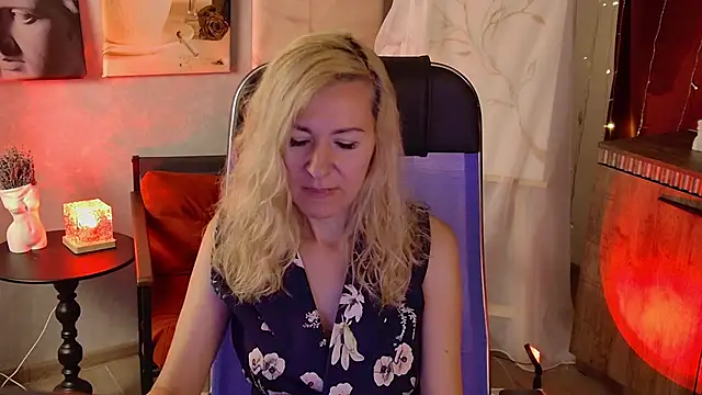 Snapshot of DonnaSmitth chatting on June 30, 10:22 pm DonnaSmitth online show from June 30, 10:22 pm