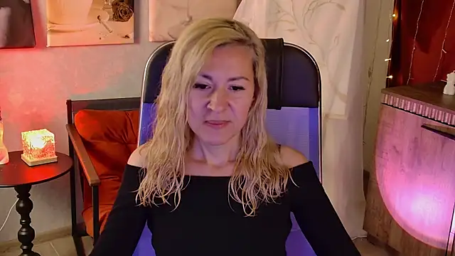 Snapshot of DonnaSmitth chatting on July 1, 6:40 pm DonnaSmitth online show from July 1, 6:40 pm