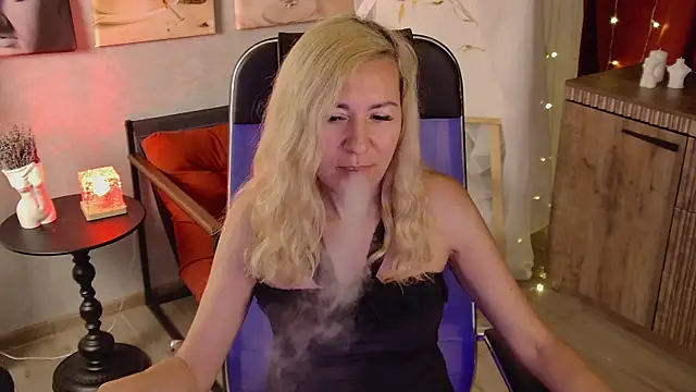 Snapshot of DonnaSmitth chatting on July 8, 6:56 pm DonnaSmitth online show from July 8, 6:56 pm
