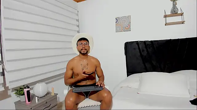 Taylormaccurdy  online show from September 29, 2:55 pm