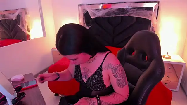 SusanVilla online show from October 28, 7:49 pm