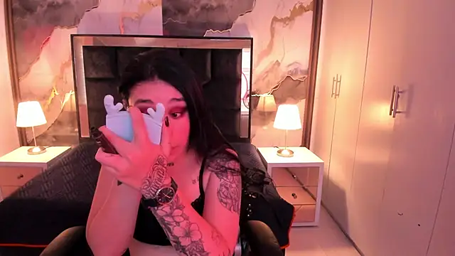 SusanVilla online show from November 18, 7:40 pm