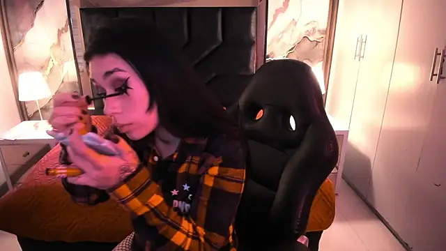 SusanVilla online show from November 21, 8:18 pm