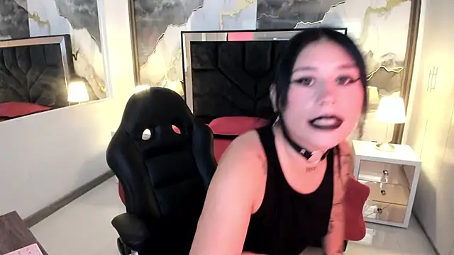 SusanVilla online show from April 13, 8:47 pm