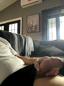 Snapshot of gfucci1680 chatting on September 28, 11:37 am gfucci1680 online show from September 28, 11:37 am