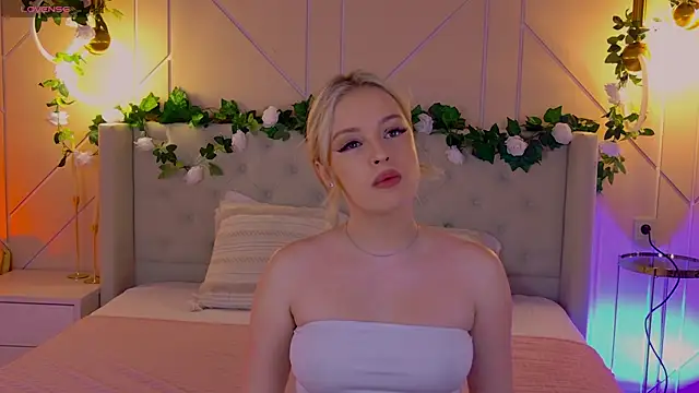 EllyLinn online show from April 18, 5:06 pm