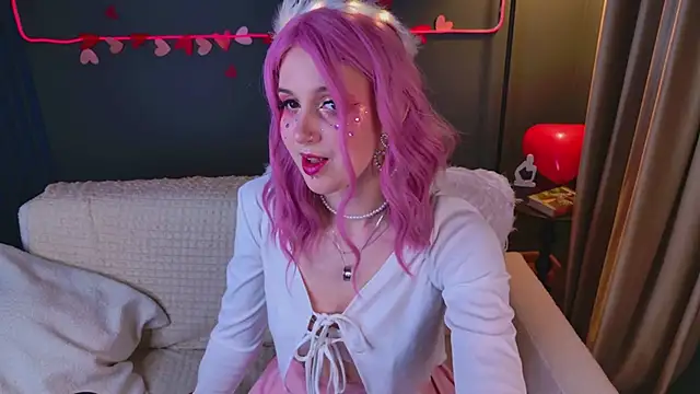 luna son online show from February 13, 9:44 pm